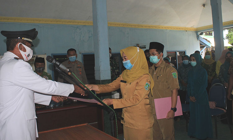Acara Pelantikan Perangkat Desa Ngerong, Kecamatan Gempol, Kabupaten Pasuruan. (foto: ist)