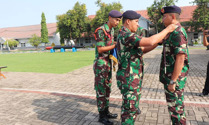 Komandan Kolatarmada II Kolonel Laut (P) Friche Flack, saat memimpin upacara serah terima jabatan Wadan Kolat pagi ini (Selasa, 28/1).