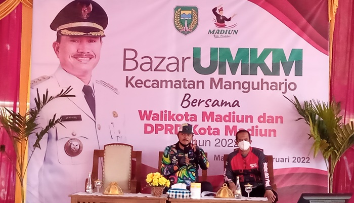Wali Kota Madiun Maidi saat memberikan sambutan kegiatan bazar di Kecamatan Manguharjo.