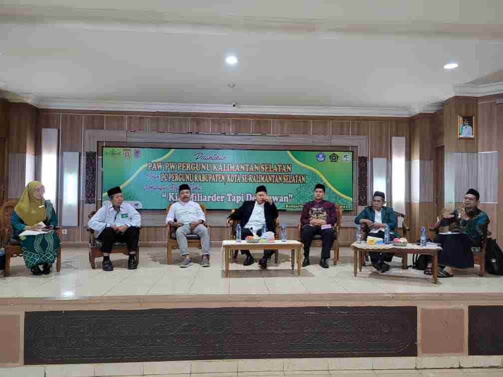 Para pembicara dalam acara budah buku Kiai Miliarder Tapi Dermawan karya M Mas