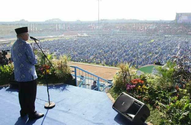 Bupati saat memberikan sambutan dalam upacara HUT Ikatan Guru Taman Kanak-Kanak Indonesia IGTKI-PGRI
