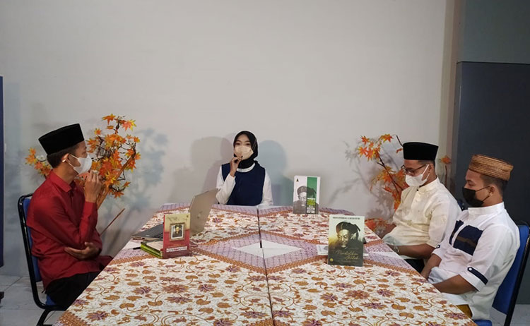 Suasana bincang podcast santri Tebuireng Jombang. (foto: ist)