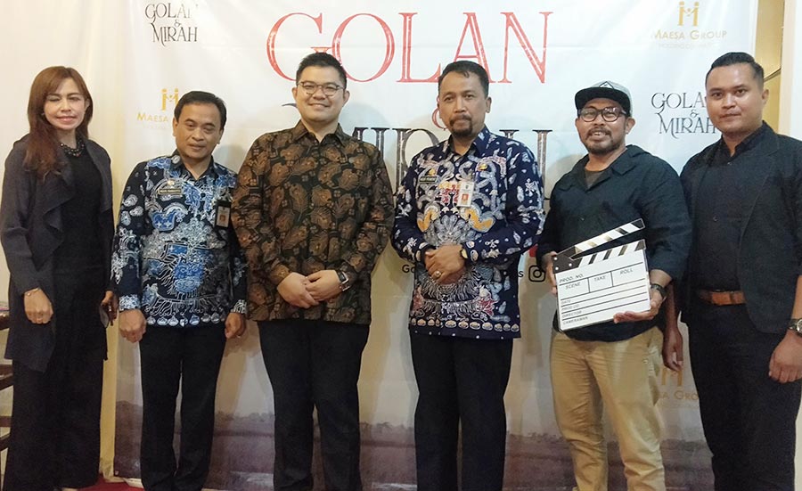 Sutradara Film Elang Hardian bersama CEO Maesa Group Company Bobby Wibowo usai penandatanganan MoU.