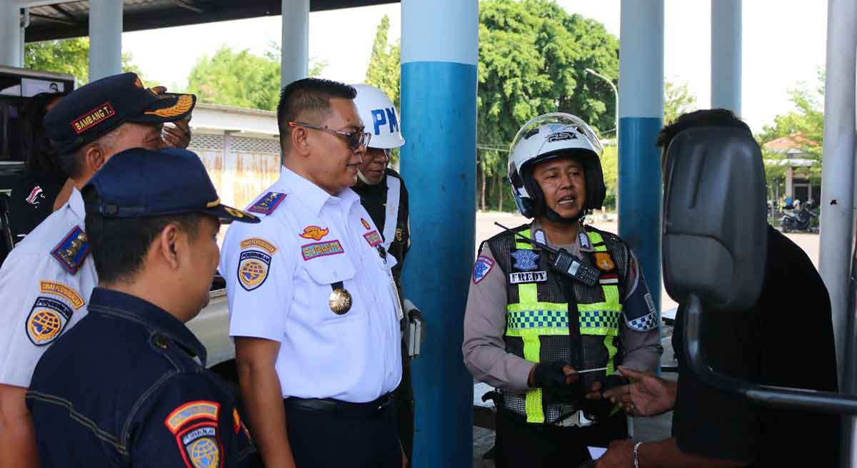 Penertiban angkutan yang dilakukan Dishub Jombang.