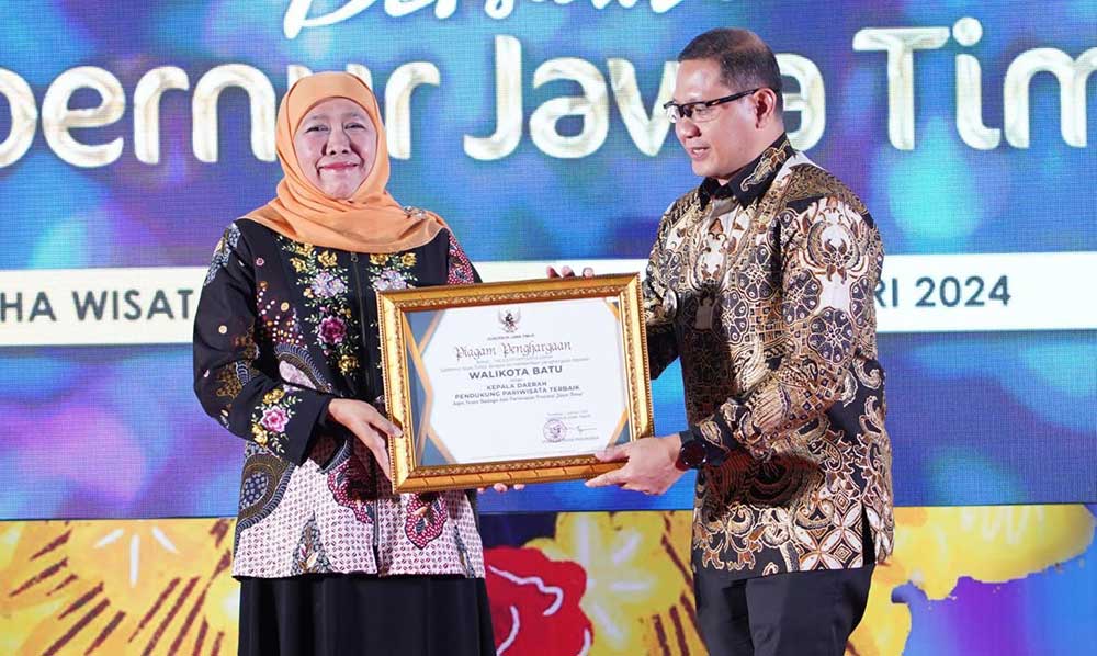 Majukan Pariwisata, Pj Wali Kota Batu Dapat Penghargaan dari Gubernur Jatim