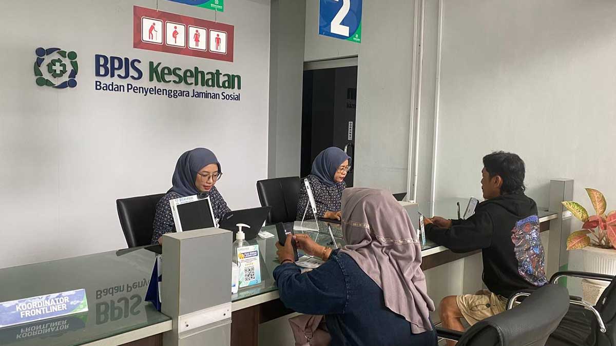 Layanan dari petugas BPJS Kesehatan.