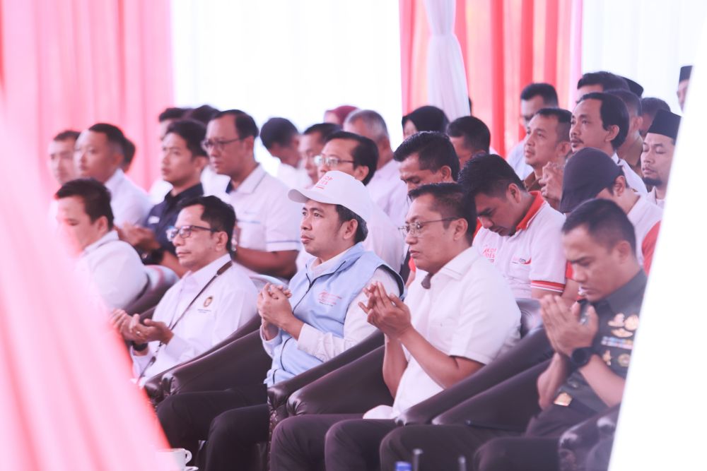 Bupati Jember, Muhammad Fawait saat menghadiri peluncuran koperasi merah putih