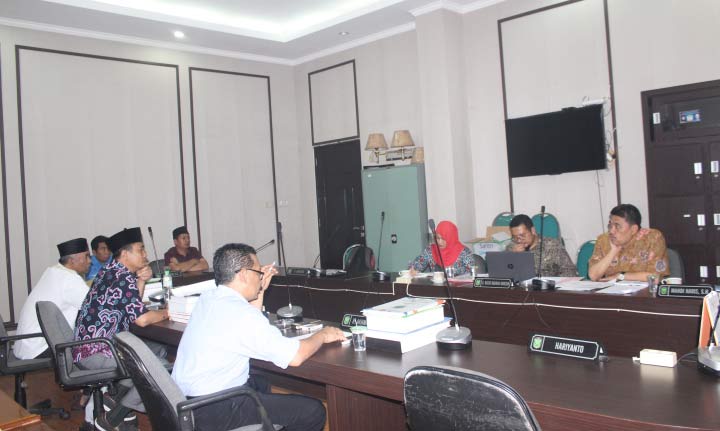 Dinkes saat rapat dengan Komisi IV membahas kasus DBD.