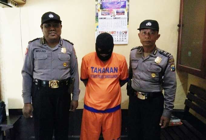 Pelaku penjambretan diamankan di Polsek Tanggulangin, Sidoarjo.