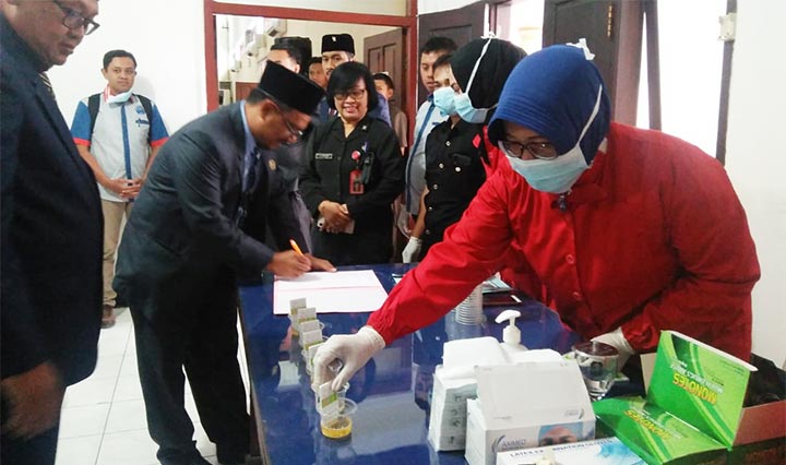 Usai Rapat Paripurna, Anggota DPRD Kota Blitar Dites Urine