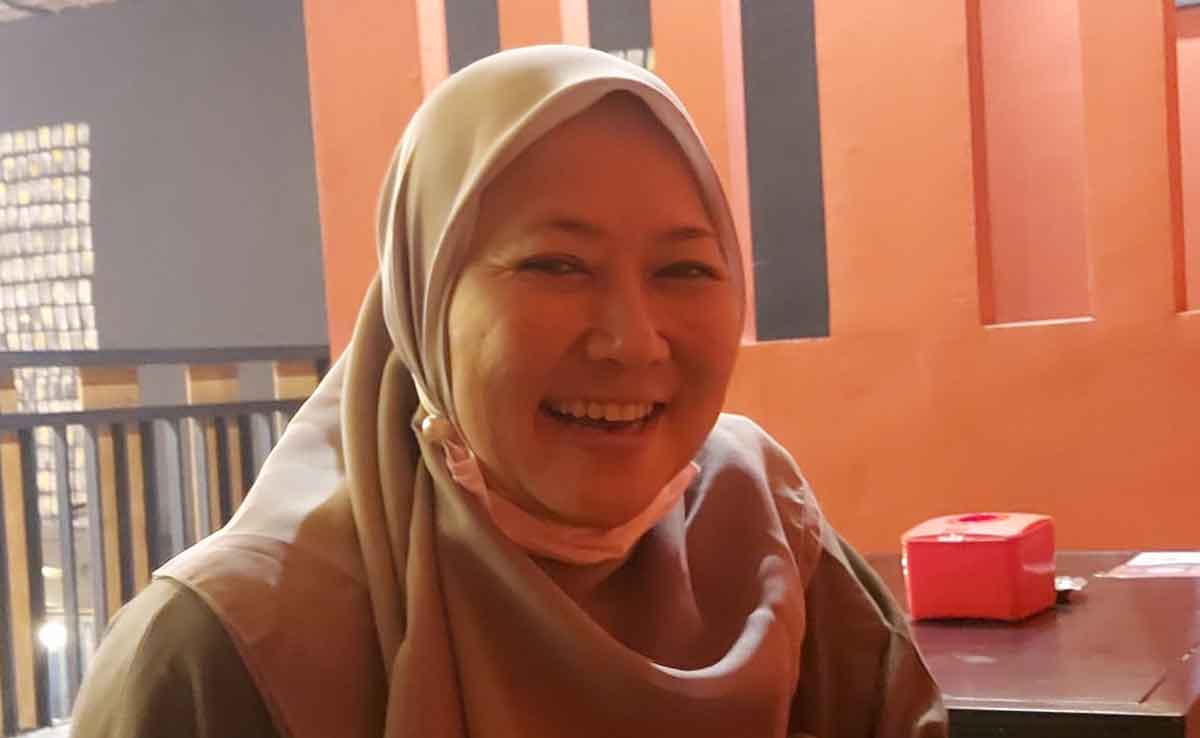 Owner Bakso Bucin Wiyungan, Bunda Cindy.