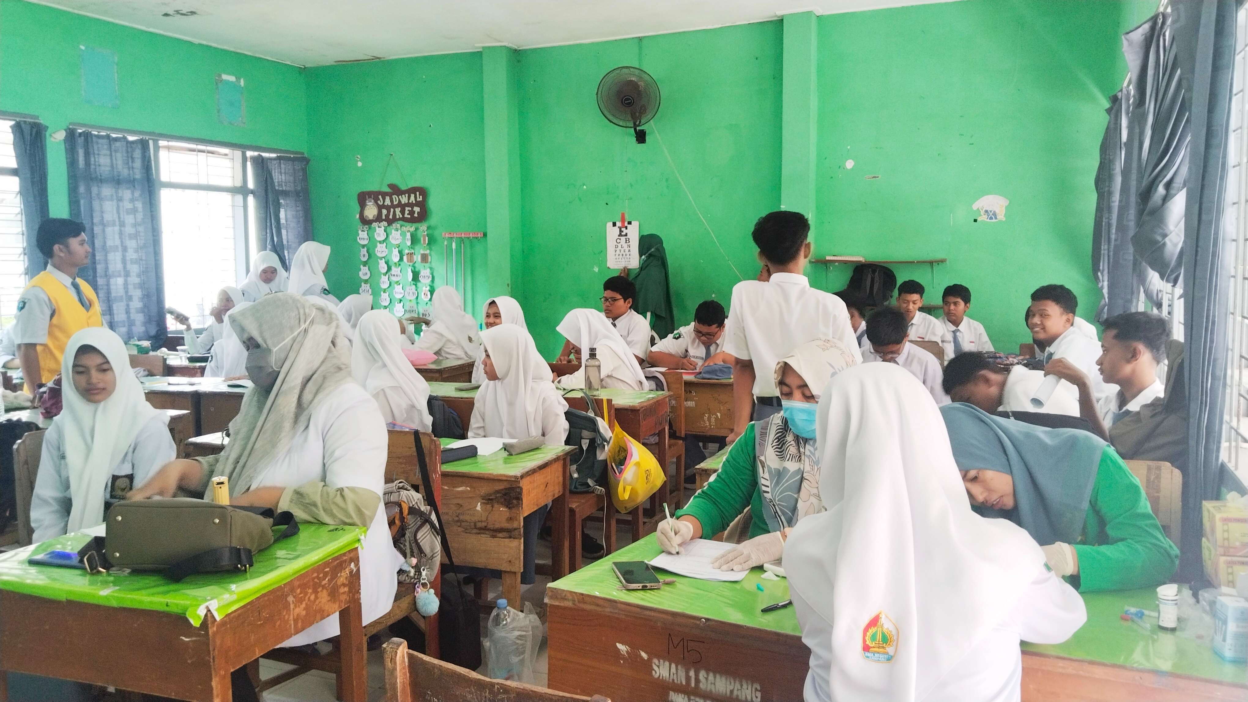 Ribuan Siswa SMAN 1 Sampang Jalani Cek Kesehatan Gratis