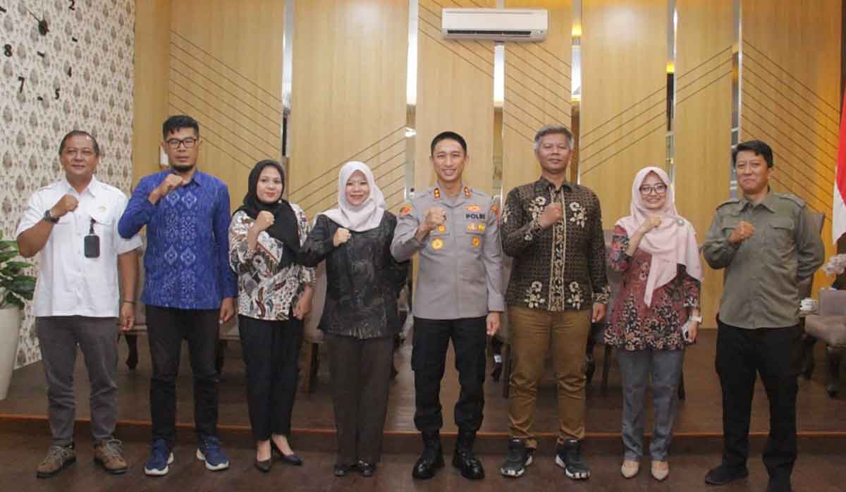 Kapolres Kediri Kota bersama Ketua KPU Kota Kediri dan jajaran. Foto: Ist