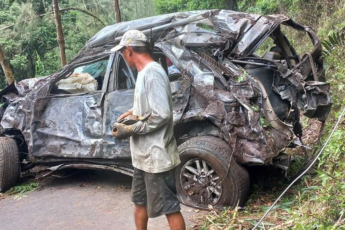 Kondisi mobil Toyota Fortuner setelah alami rem blong dan terjun ke jurang di kawasan Bromo, Selasa (14/5/2024).