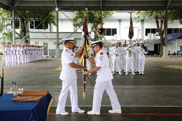 Panglima Koarmada II Laksamana Muda TNI Mintoro Yulianto, S.Sos M.Si, memimpin serah terima jabatan enam jabatan sekaligus, Jumat (04/01/2019)