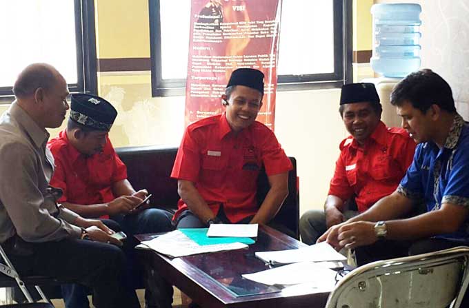 DPD RepDem Jatim melaporkan Arif Poyuono yang dianggap menghina PDI Perjuangan ke Polda Jatim.