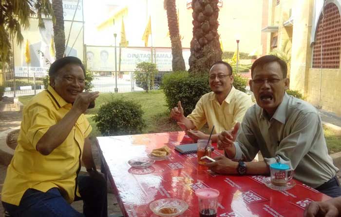 Sambari bersama Ahmad Nurhamim, dan Atek Ridwan dalam satu kesempatan.