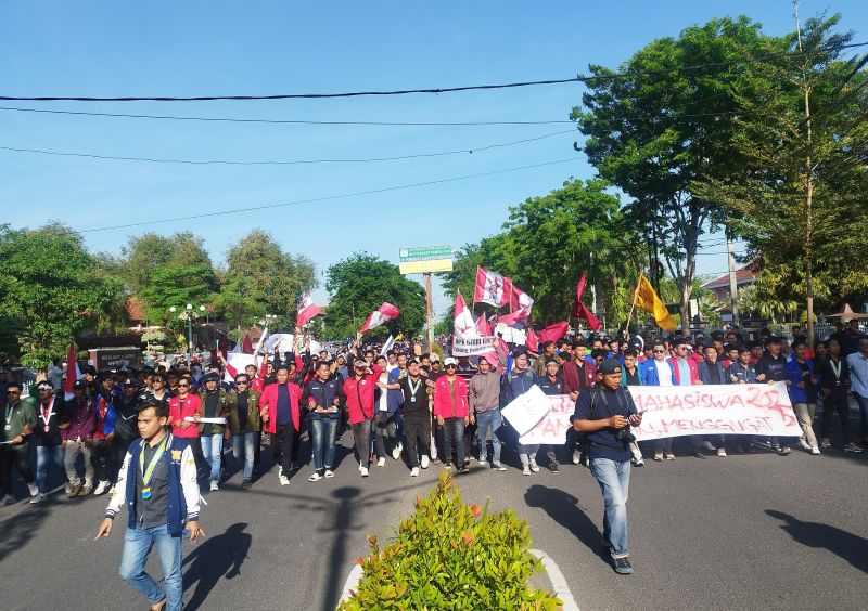 Aliansi Mahasiswa Geruduk Kantor DPRD Pamekasan, Serukan 3 Tuntutan dan Keresahan Rakyat