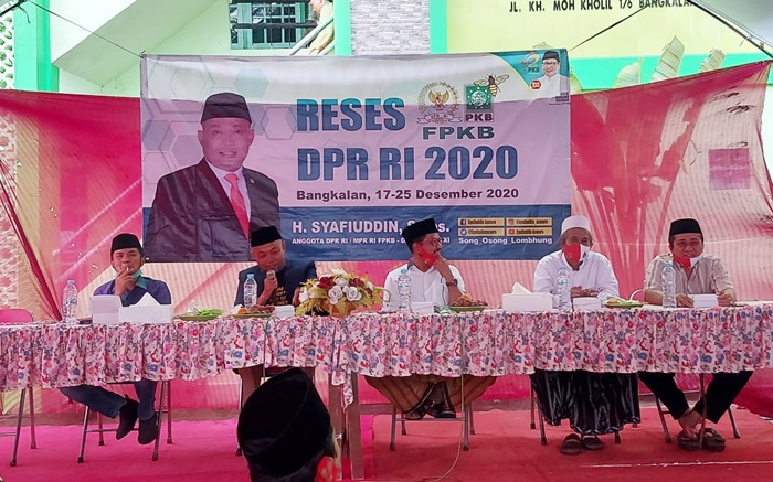 H. Syafiuddin saat dialog bersama para ulama dan santri di Pondok Pesantren Syaichona Cholil Bangkalan, Kamis (17/12).