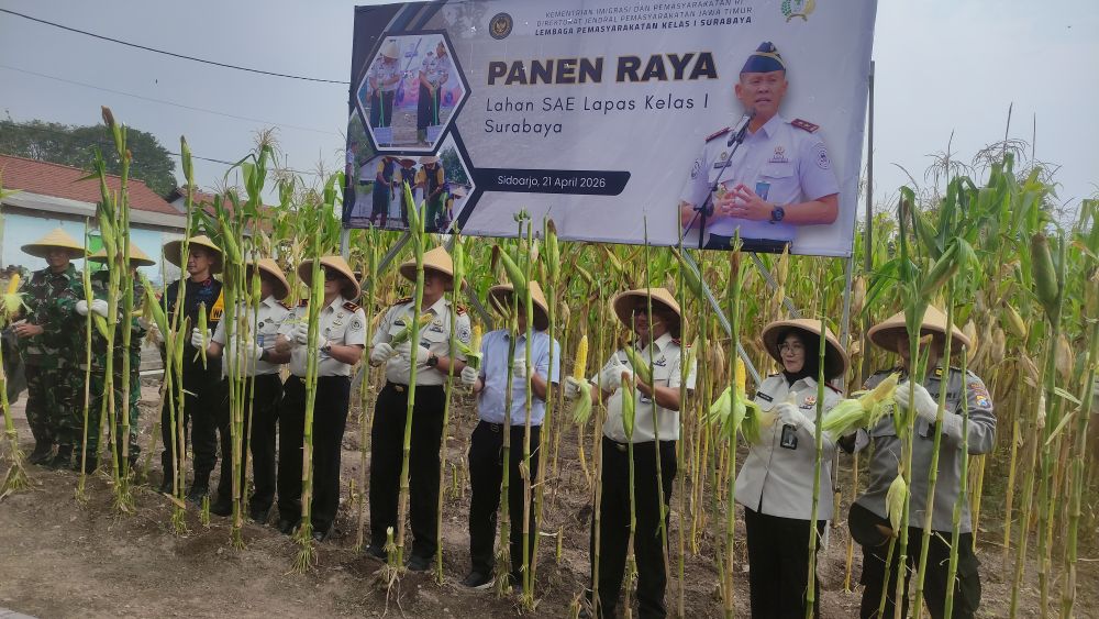 Kegiatan panen jagung serentak di lahan Lapas Porong
