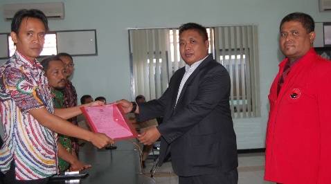 SIMBOLIS - Ketua DPC PDIP Sidoarjo Imam Supi