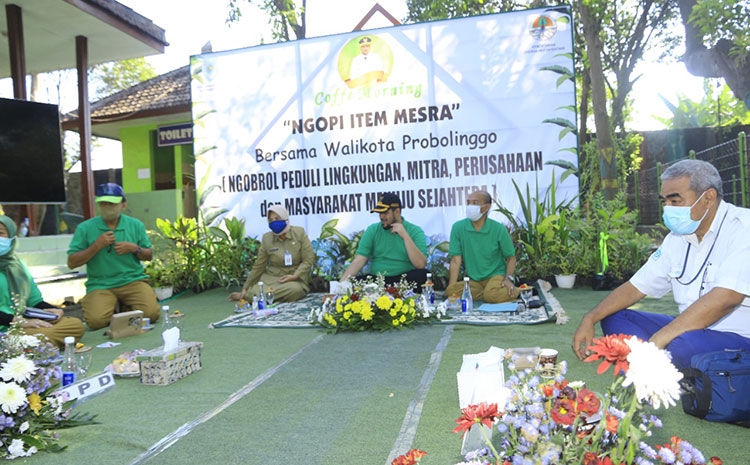 Ngopi Item Mesra (Ngobrol Peduli Lingkungan, Mitra, Perusahaan dan Masyarakat Menuju Sejahtera) bersama Wali Kota Habib Hadi Zainal Abidin di Taman Wisata Studi Lingkungan (TWSL), Senin (7/6/2021).