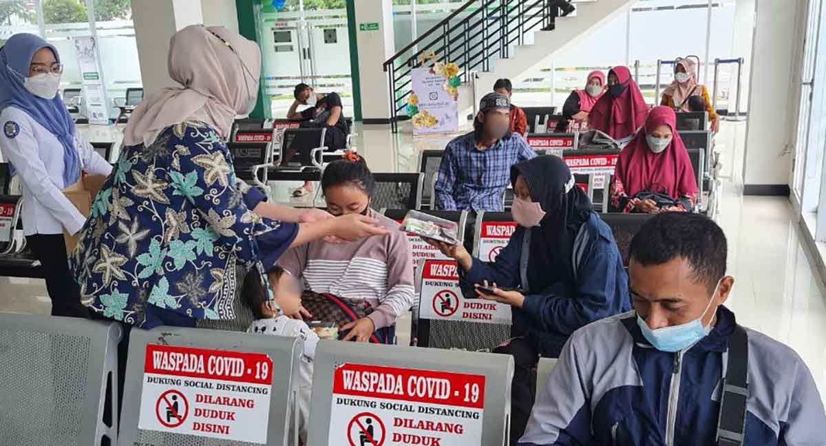 Pelayanan dari petugas BPJS Kesehatan di Tulungagung.