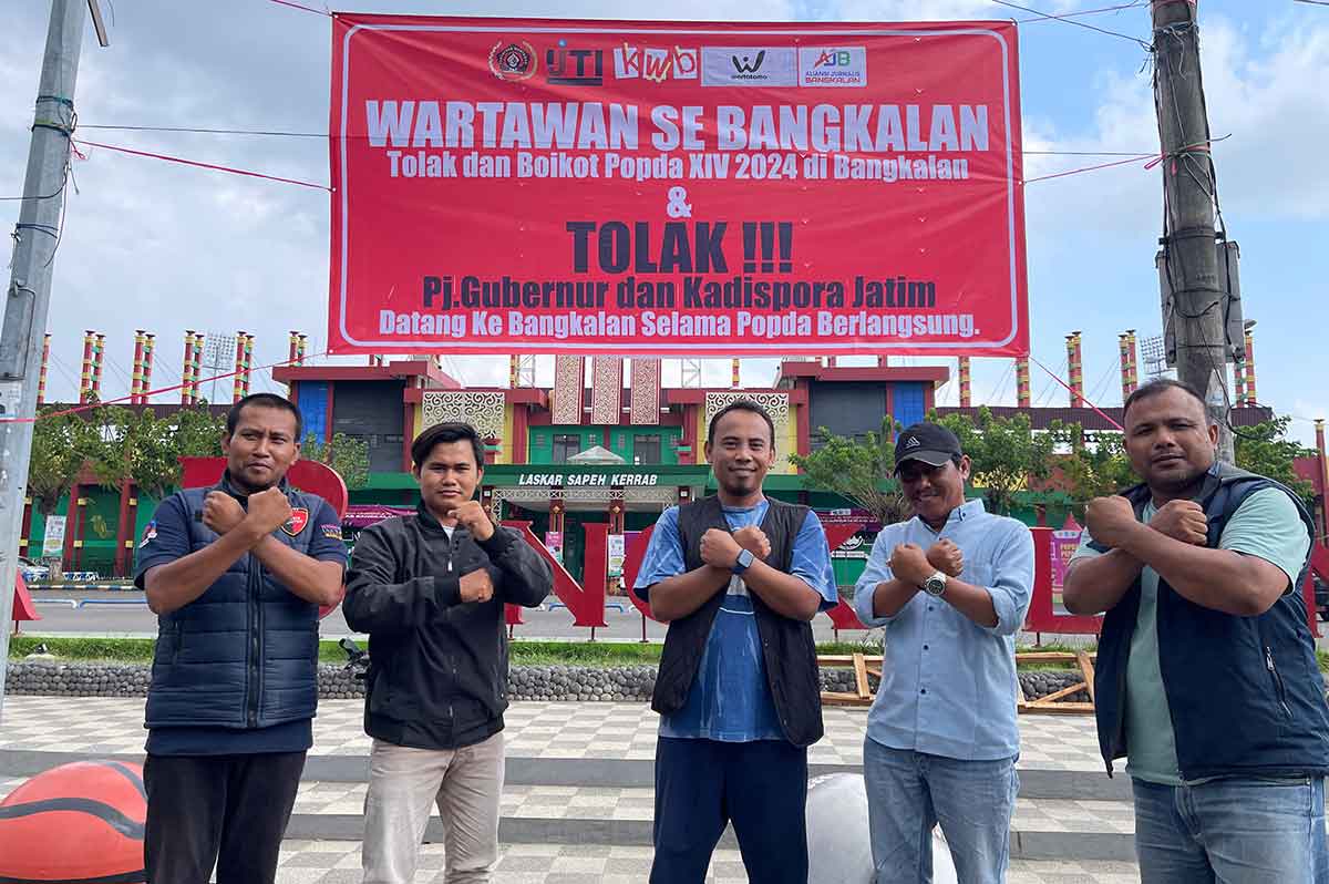 Spanduk boikot Popda XIV Jatim di Bangkalan.