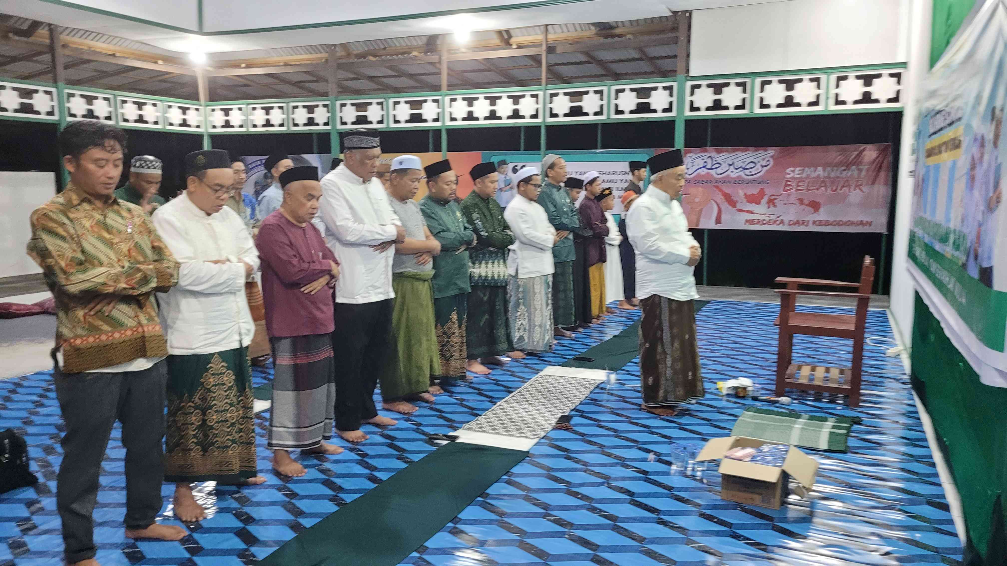Pesantren Tengah Hutan Kalteng Buka, 7 Santri Daftar, Kiai Asep Nginap Pimpin Shalat Malam