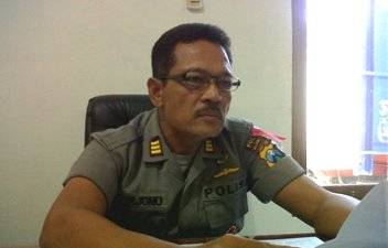 Kasubag Humas Polres Bojonegoro, AKP Marjono, saat memberikan keterangan. (foto: eky nurhadi/BANGSAONLINE)