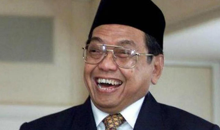 Gaji Presiden Gus Dur untuk Beli Sepatu Menristek dan Jas Menlu