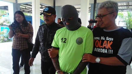 Tersangka NA diamankan petugas BNN Kabupaten  Blitar. 
