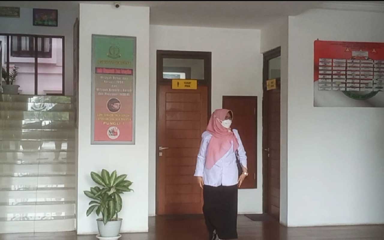 Kepala Diskop, Usaha Mikro dan Perindag Pemkab Gresik, Malahatul Fardah saat dimintai keterangan beberapa waktu lalu. Foto: SYUHUD/BANGSAONLINE.com
