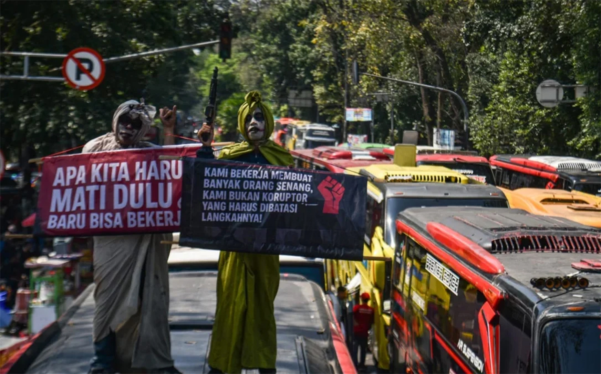 Didemo Ribuan Pekerja Pariwisata, Dedi Mulyadi: Nanti yang Pariwisata Orang Luar Negeri, Punya Uang