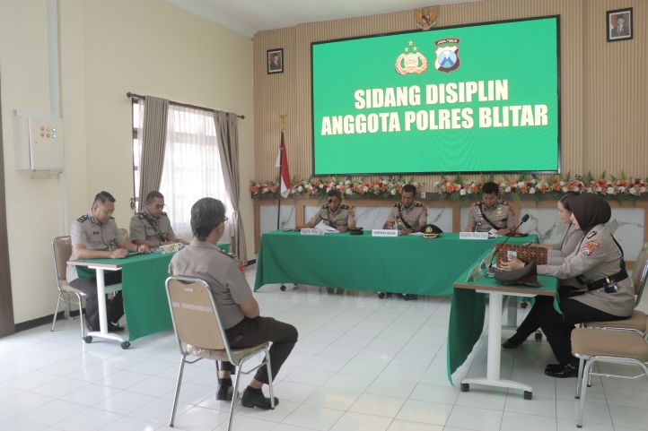 Sidang disiplin terkait kasus salah tangkap yang dilakukan anggota Polres Blitar