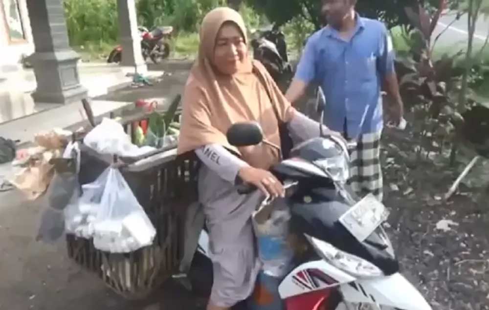 Bak Sinetron Penjual Sayur Keliling Ini Bisa Naik Haji Setelah Menabung 20 Tahun 