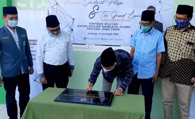 Deputi Pengembangan Pemuda Kemenpora, Asrorun Niam Soleh me-launching Co-Studying Space bernama Student Accelaration Space (SAS). foto: ist.