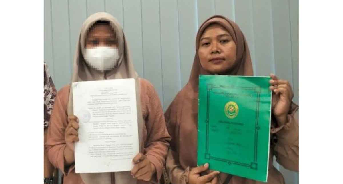 Korban saat didampingi ibu kandung.