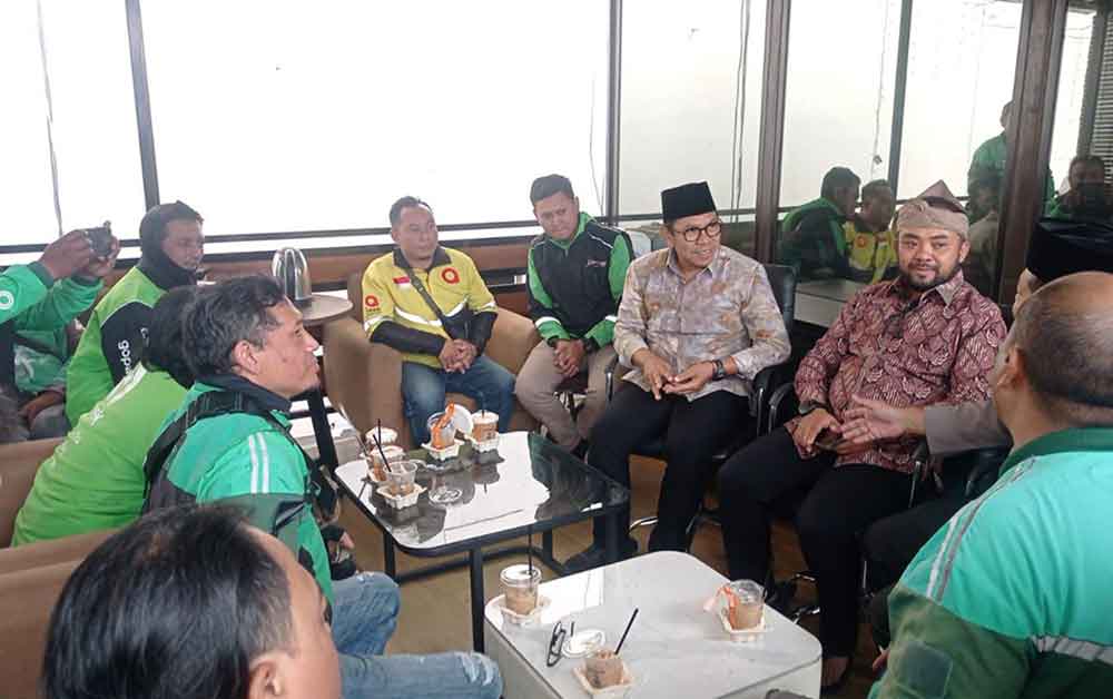 Perwakilan driver ojol saat bertemu dengan Kapolres Batu AKBP Andi Yudha Pranata, Wali Kota Batu Nurochman, dan Wakil Wali Kota Batu Heli Suyanto.
