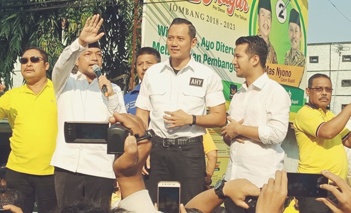 AHY Lepas Pawai Budaya Partai Pendukung Khofifah-Emil