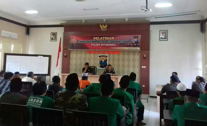 Ansor Situbondo saat mendatangi Mapolres Situbondo. foto: MURSIDI/ BANGSAONLINE