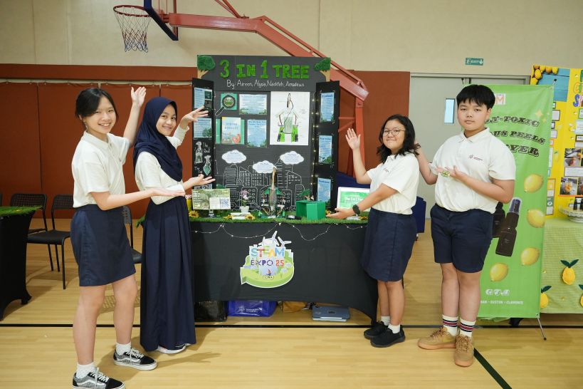 Salah satu proyek STEAM karya siswa grade 6B menciptakan 3-in-1 Tree