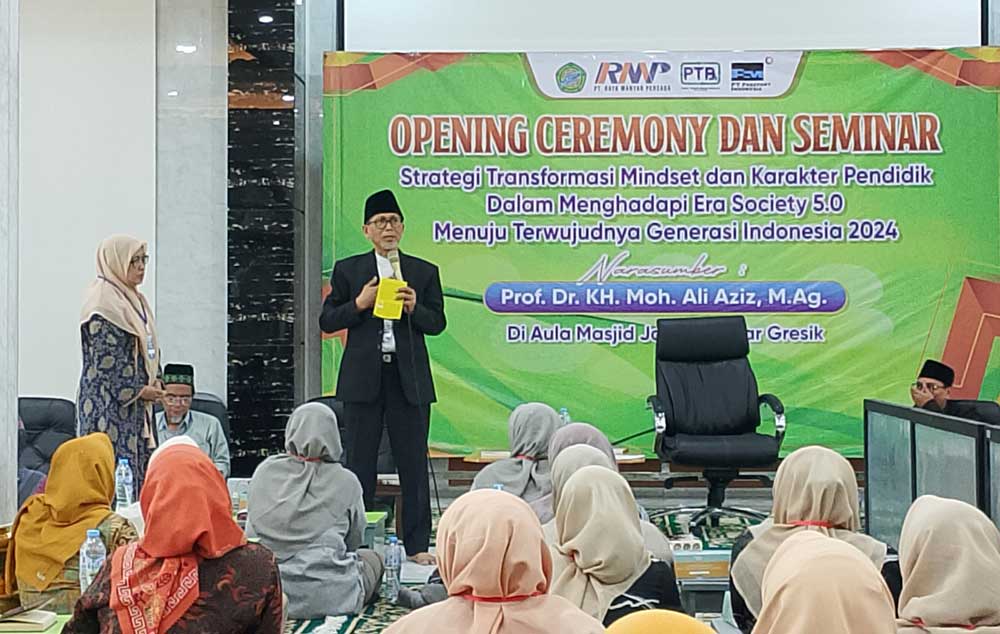 Seminar Pendidikan Guru dengan tema "Strategi Transformasi Mindset dan Karakter Pendidik dalam Menghadapi Era Society 5.0 Menuju Terwujudnya Generasi Indonesia Emas 2045". Foto: Ist.