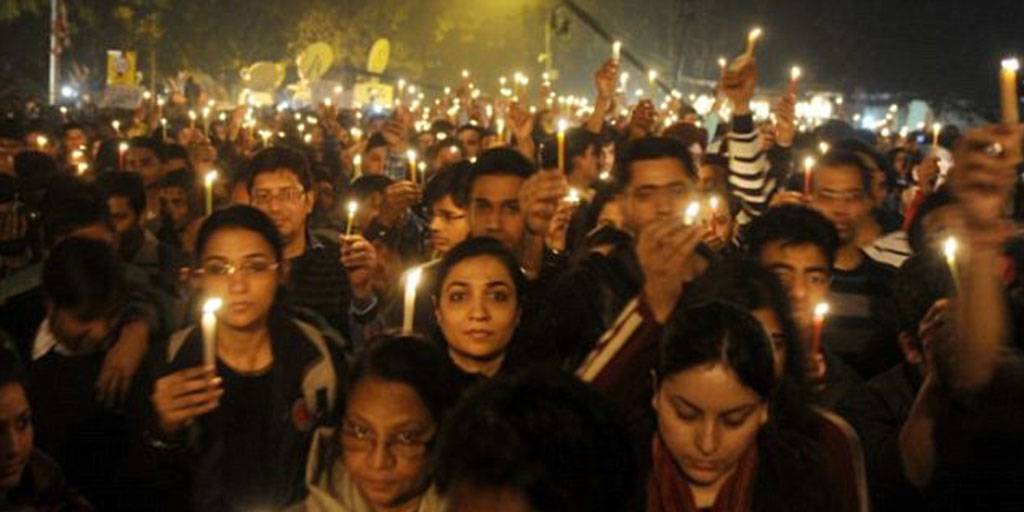 Aksi mengenang Jyoti Singh foto: Daily Mail