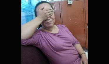 Tersangka penggelapan saat di Polsek Bubutan. foto: ist