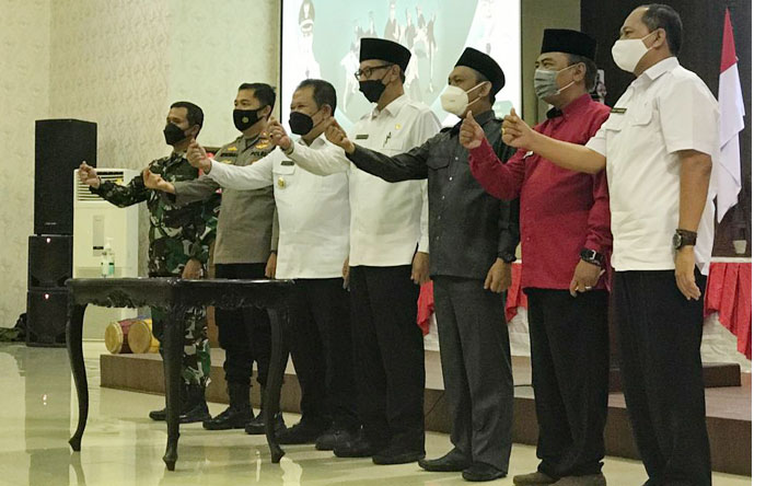 Sebanyak 30 perguruan pancak silat hadir diikat dengan beberapa perjanjian yang ditandatangani oleh masing-masing perwakilan dari perguruan silat tersebut.