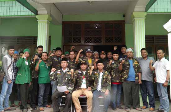 Pimpinan Cabang GP Ansor Situbondo saat konferensi pers.