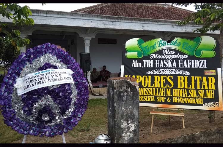 Suasana rumah duka.