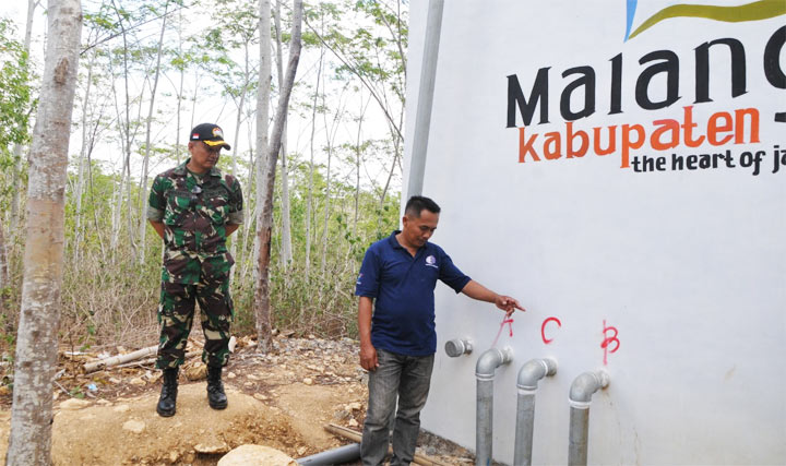 Tandon air hasil kerja Satgas TMMD 106 di Desa Kedungsalam, Malang.
