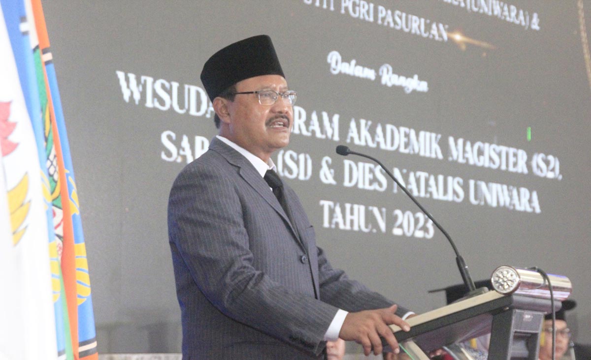 Wali Kota Pasuruan Saifullah Yusuf saat memberikan sambutan dalam Wisuda Program Akademik Magister (S2) Universitas PGRI Wiranegara (Uniwara) dan STIT PGRI.